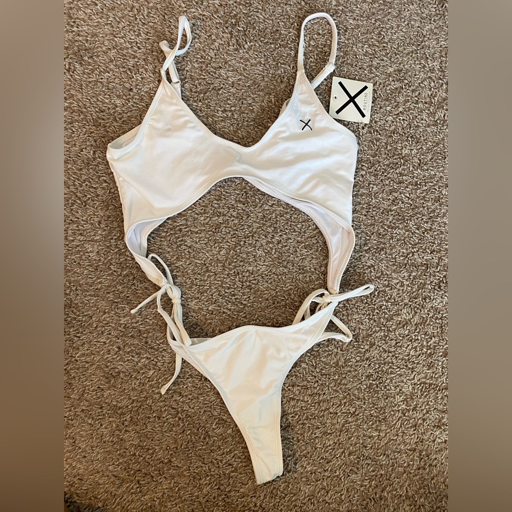 Boutine los angeles swimsuit ! Never used it !